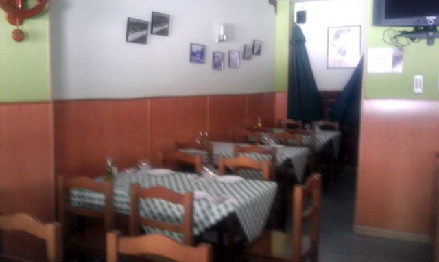 Imatge de l'interior del Restaurant Gavamar de Saragossa publicada a Facebook que cont� fotografies de la plaja de Gav� Mar (2012)